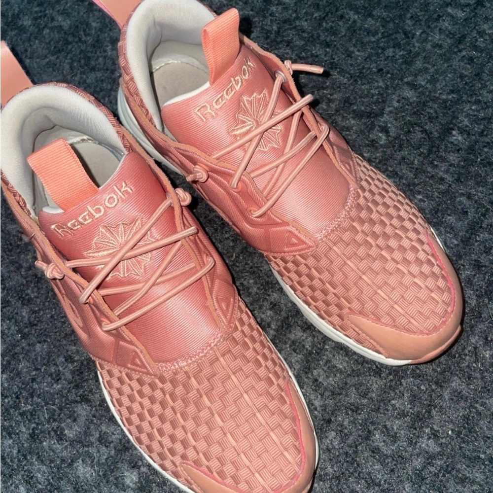 Reebok - Picture 2 of 4